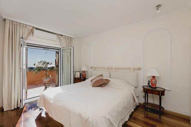 Villa For Sale in Nueva Andalucia, Málaga