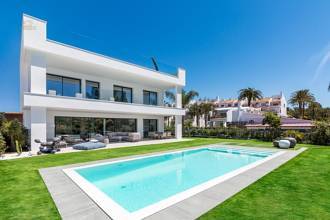  Nueva Andalucía Villa ES91570