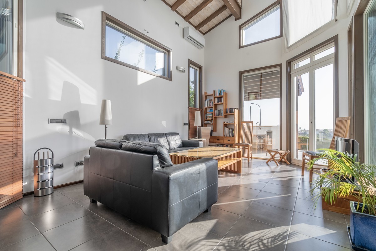 Villa For Sale in Cerros del Aguila, Málaga