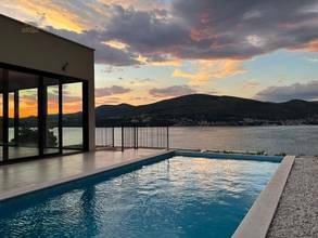 Thumbnail von Hochwertige Luxusvilla mit Swimmingpool mit Panorama-Meerblick, Insel Ciovo, Dalmatien
