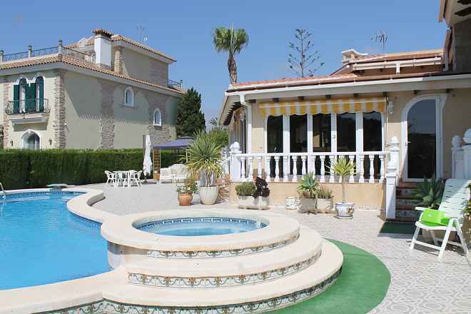  Cabo Roig Villa ES6675