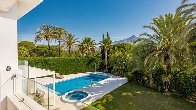  Marbella Villa ES130220