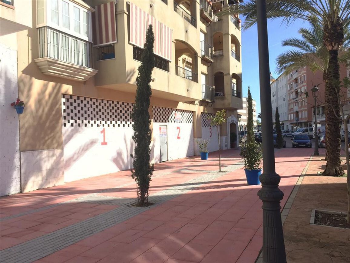Commercial Property For Sale in Estepona, Málaga