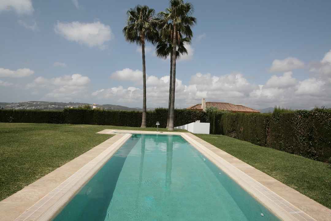Villa For Sale in Sierrezuela, Málaga
