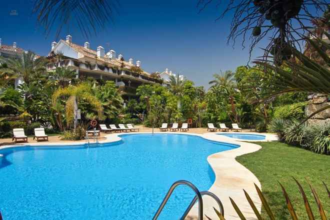 Apartment For Sale in The Golden Mile, Málaga