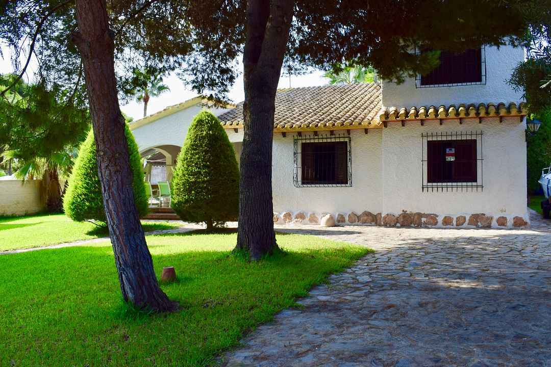 Villa For Sale in Punta Prima, Alicante