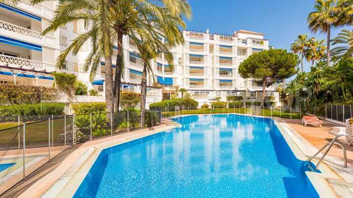 Apartment For Sale in Puerto Banús, Málaga