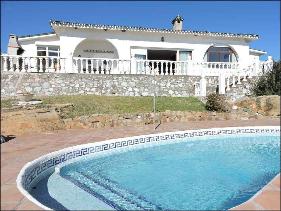 Villa For Sale in Torreguadiaro, Cádiz
