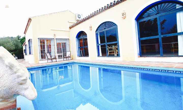 Luxus-Villa in Monda R2818163