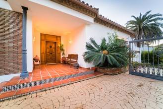 Thumbnail von Villa For Sale in El Paraiso, Málaga