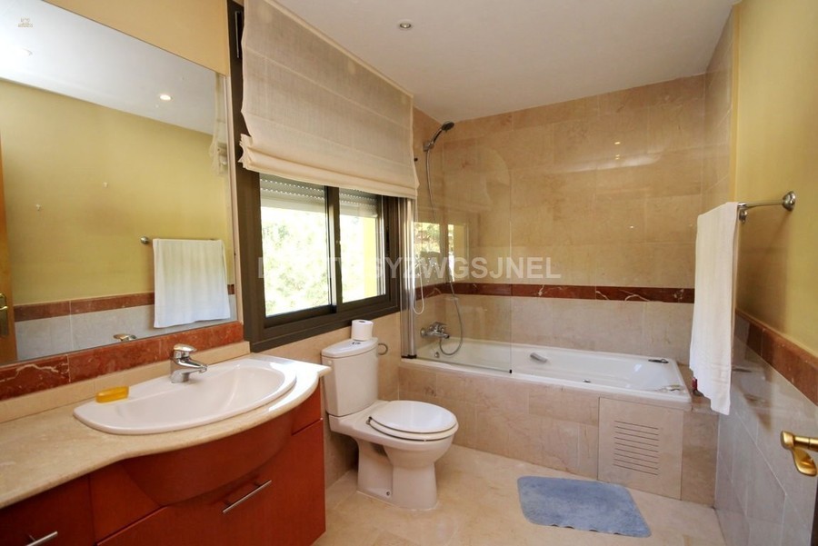 Thumbnail von Luxus-Villa in Nagüles R2793515