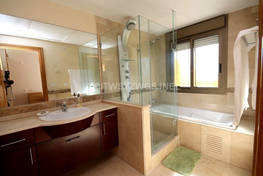 Thumbnail von Luxus-Villa in Nagüles R2793515