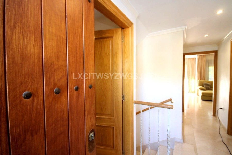 Thumbnail von Luxus-Villa in Nagüles R2793515