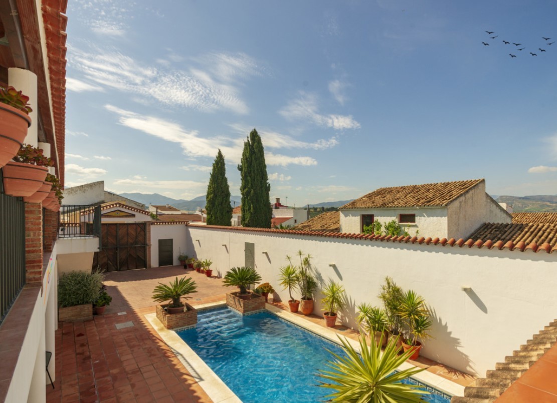 Commercial Property For Sale in Pizarra, Málaga