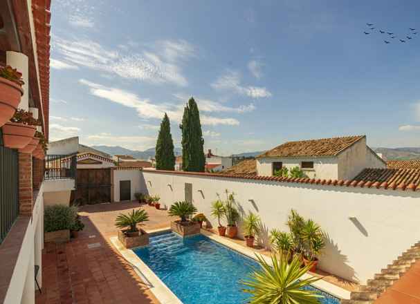 Commercial Property For Sale in Pizarra, Málaga