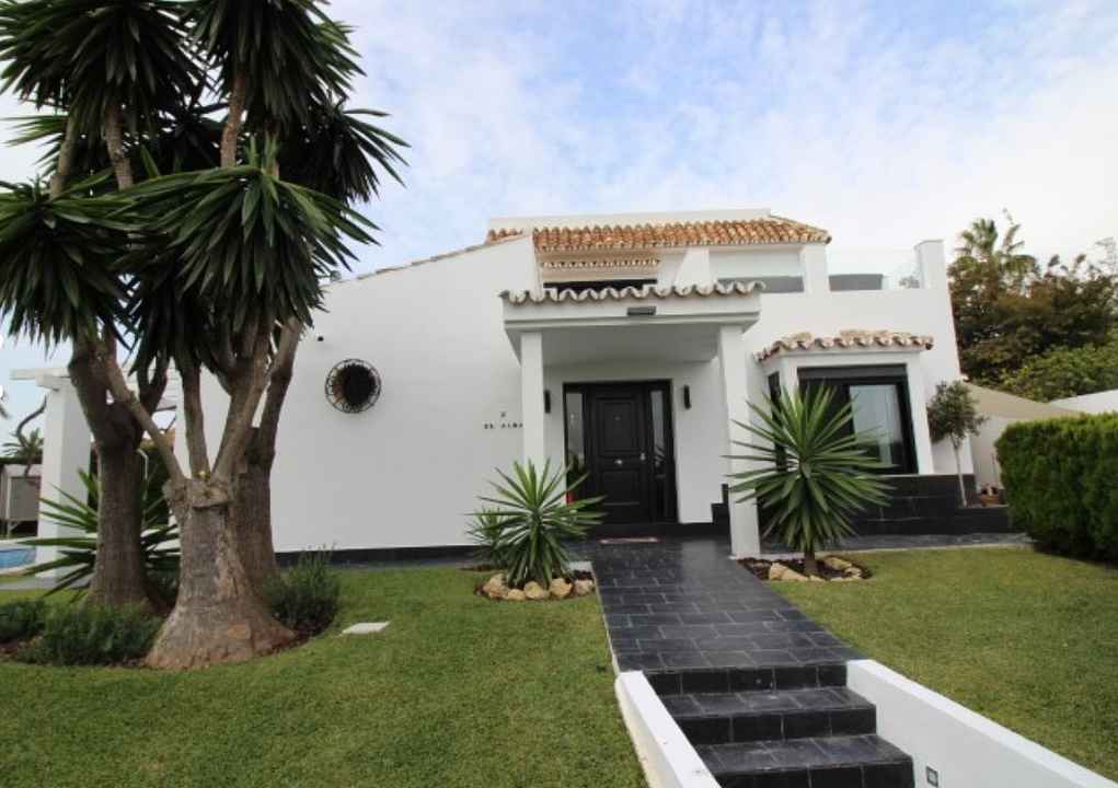 Villa For Sale in Calahonda, Málaga 