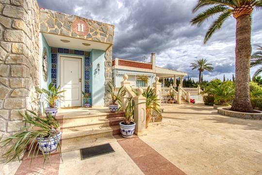 Vila For Sale in Alfas del Pi, Alicante
