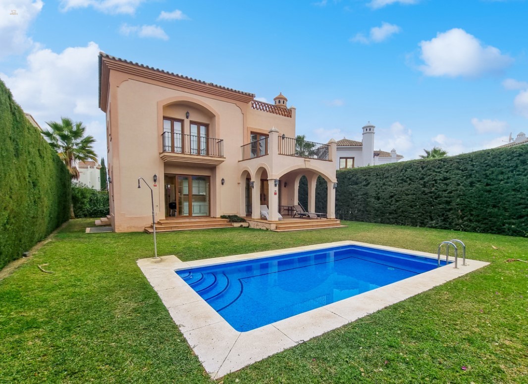 Villa For Sale in Estepona, Málaga