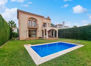 Thumbnail von Villa For Sale in Estepona, Málaga