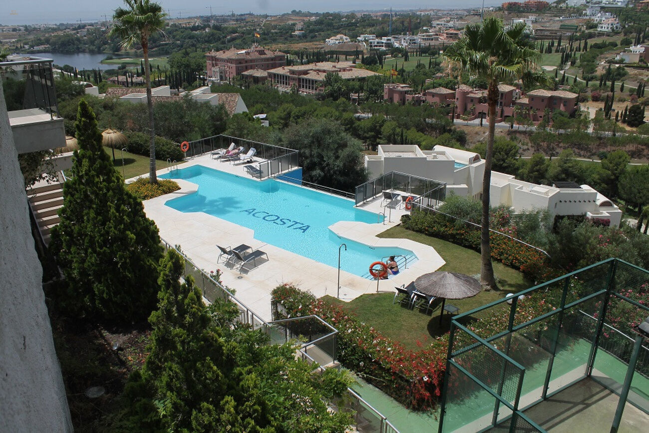 Apartment For Sale in Benahavis, Málaga