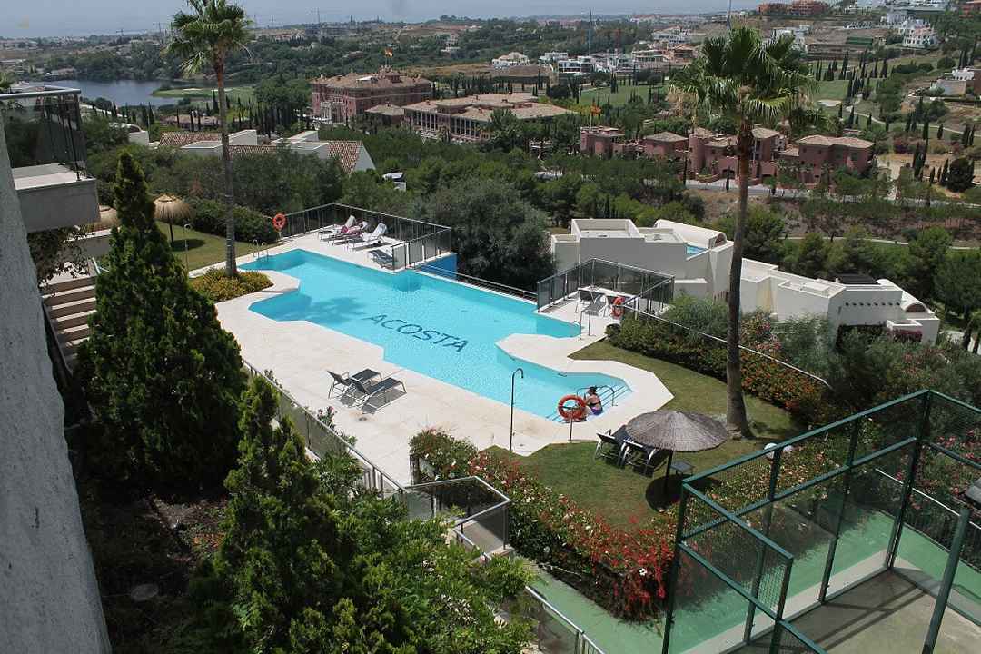 Apartment For Sale in Benahavis, Málaga