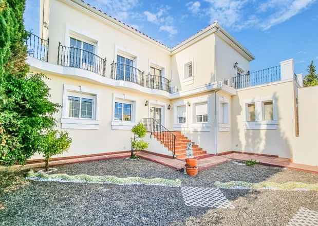 Villa For Sale in Estepona, Málaga