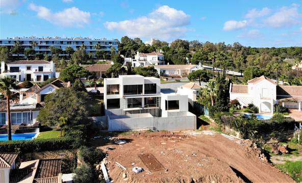 Villa For Sale in La Duquesa, Málaga