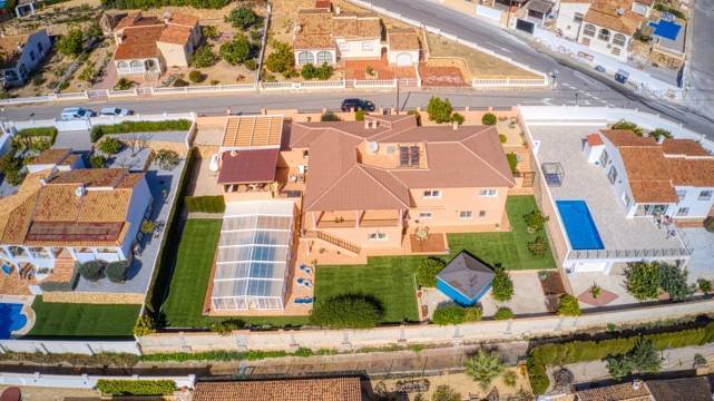 Villa For Sale in Alfaz del Pi, Alicante