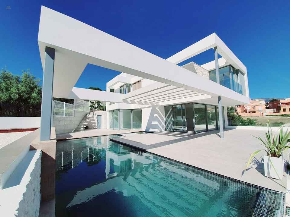 Villa For Sale in Cerros del Aguila, Málaga