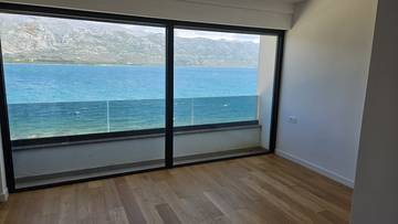 Thumbnail von Moderne Penthouses im obersten Stockwerk mit Dachterrasse und Pool direkt am Meer