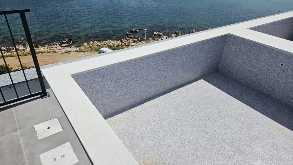 Thumbnail von Moderne Penthouses im obersten Stockwerk mit Dachterrasse und Pool direkt am Meer