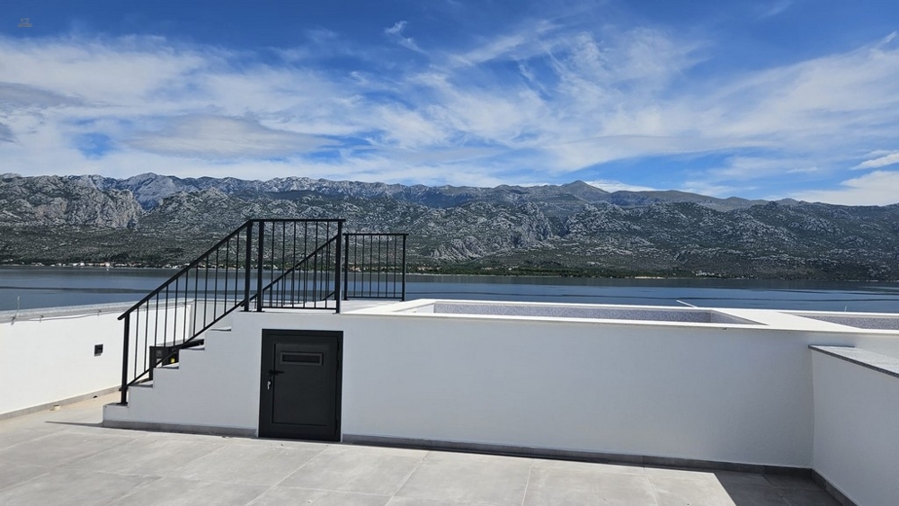 Thumbnail von Moderne Penthouses im obersten Stockwerk mit Dachterrasse und Pool direkt am Meer