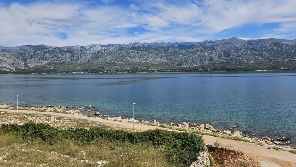 Thumbnail von Moderne Penthouses im obersten Stockwerk mit Dachterrasse und Pool direkt am Meer