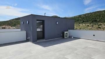 Thumbnail von Moderne Penthouses im obersten Stockwerk mit Dachterrasse und Pool direkt am Meer