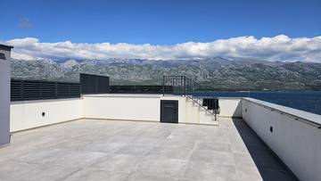 Thumbnail von Moderne Penthouses im obersten Stockwerk mit Dachterrasse und Pool direkt am Meer