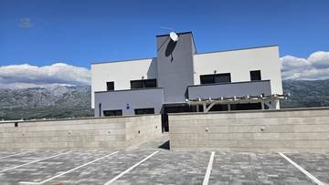 Thumbnail von Moderne Penthouses im obersten Stockwerk mit Dachterrasse und Pool direkt am Meer