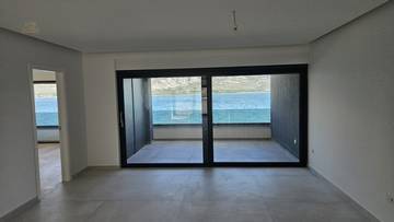 Thumbnail von Moderne Penthouses im obersten Stockwerk mit Dachterrasse und Pool direkt am Meer