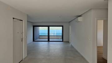 Thumbnail von Moderne Penthouses im obersten Stockwerk mit Dachterrasse und Pool direkt am Meer
