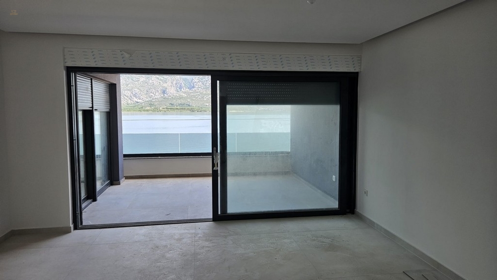 Thumbnail von Moderne Penthouses im obersten Stockwerk mit Dachterrasse und Pool direkt am Meer