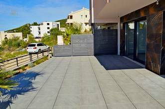 Thumbnail von Moderne Neubau-Doppelhaushälften mit Pool und Meerblick