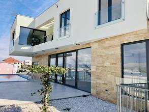 Thumbnail von Moderne Villa mit Swimmingpool mit Panorama-Meerblick auf Ciovo, Dalmatien