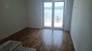 Thumbnail von Haus mit 8 Appartements in der 1. Reihe zum Meer, Region Biograd na Moru