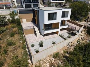 Thumbnail von Haus mit zwei Maisonettewohnungen / Doppelhaushälften