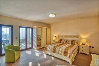 Thumbnail von Villa in attraktiver Lage nahe dem Meer