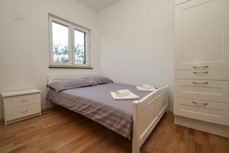 Thumbnail von Haus mit drei Appartements und Swimmingpool