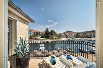 Thumbnail von Mediterranes Haus direkt am Meeresufer