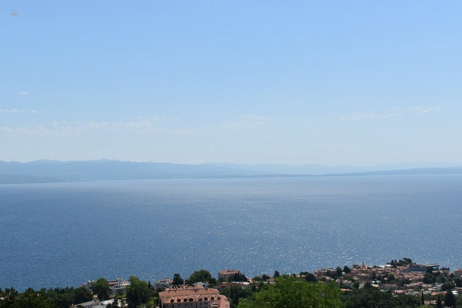 Haus mit zwei Wohnungen in traumhafter Panorama-Lage mit Meerblick