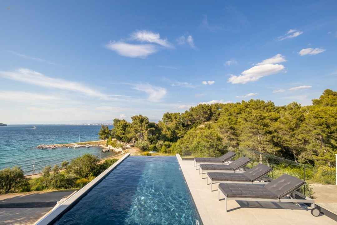 Moderne Luxusvilla mit Infinity-Pool und Meerblick, Insel Ugljan