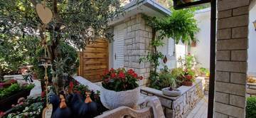 Thumbnail von Villa mit mehreren Appartements und Meerblick