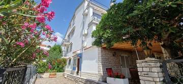 Thumbnail von Villa mit mehreren Appartements und Meerblick
